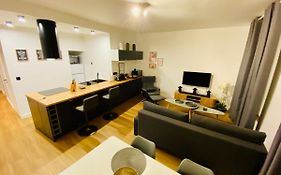 50M2 Flat In Heart Of Orleans - Canal Foot & Bein